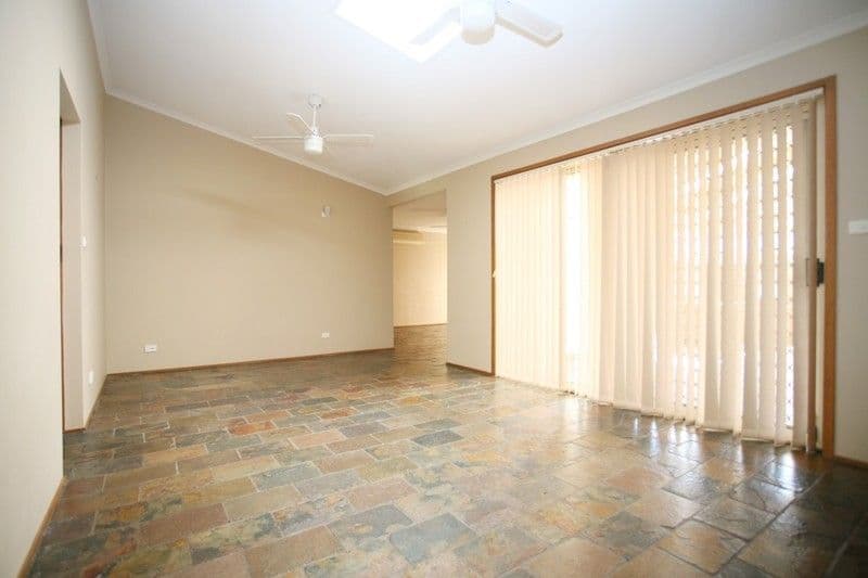25 Rainbow Close, GLENMORE PARK NSW 2745, Glenmore Park - Thumbnail 7