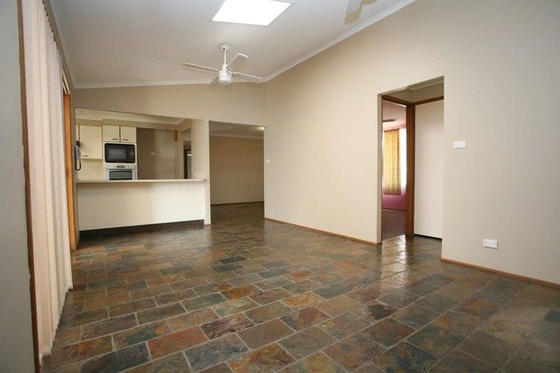 25 Rainbow Close, GLENMORE PARK NSW 2745, Glenmore Park - Thumbnail 8