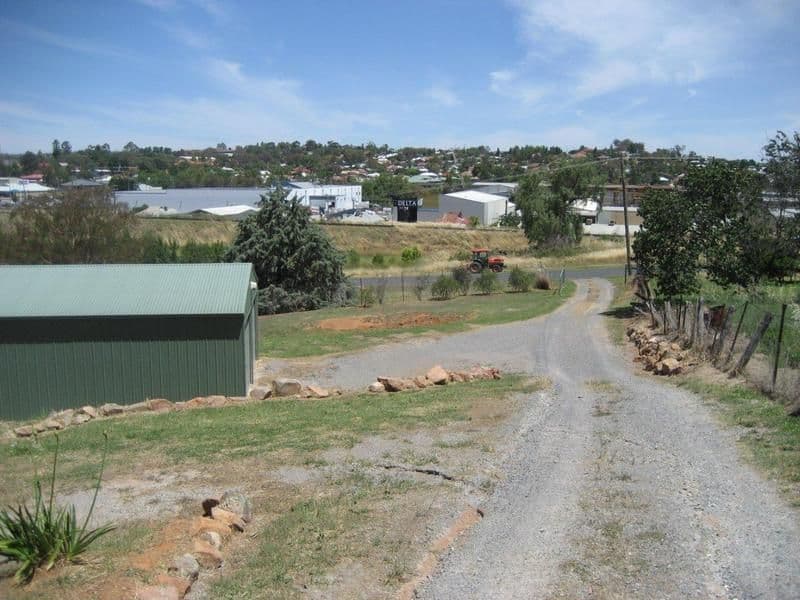203 Nasmyth Street, YOUNG NSW 2594, Young - Thumbnail 3