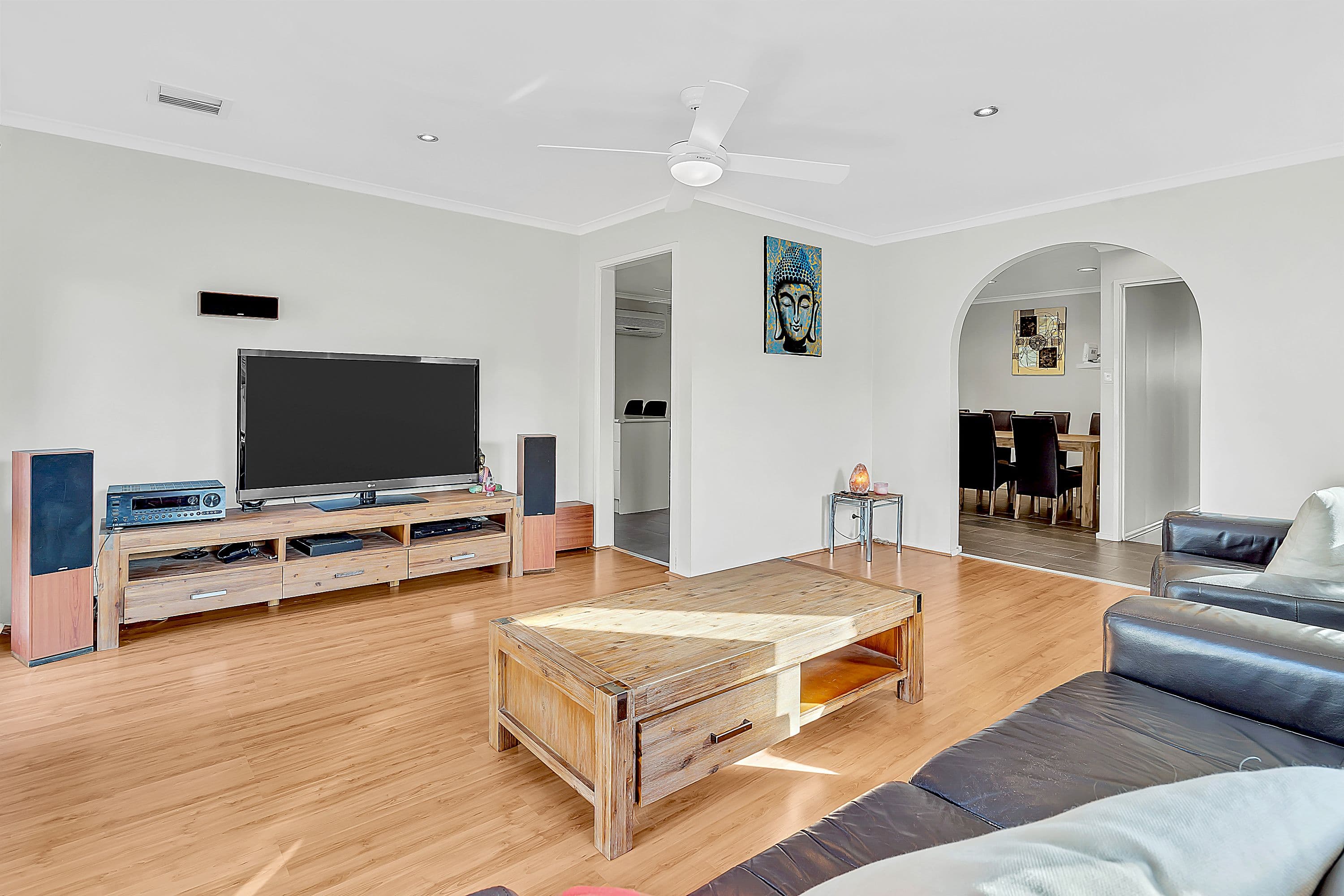 16 Whitley Crescent, Craigieburn VIC 3064, Craigieburn - Thumbnail 2