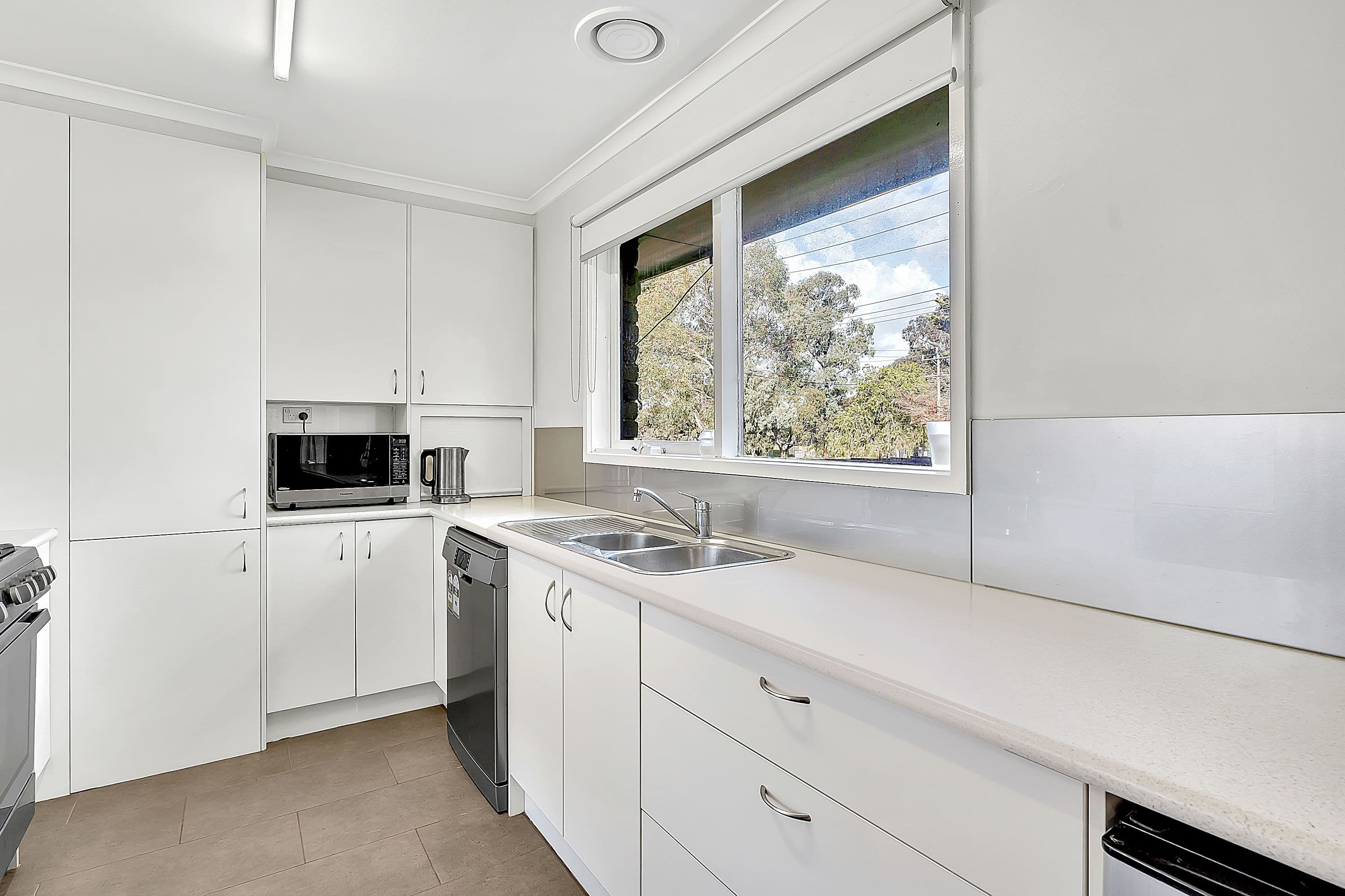 16 Whitley Crescent, Craigieburn VIC 3064, Craigieburn - Thumbnail 4