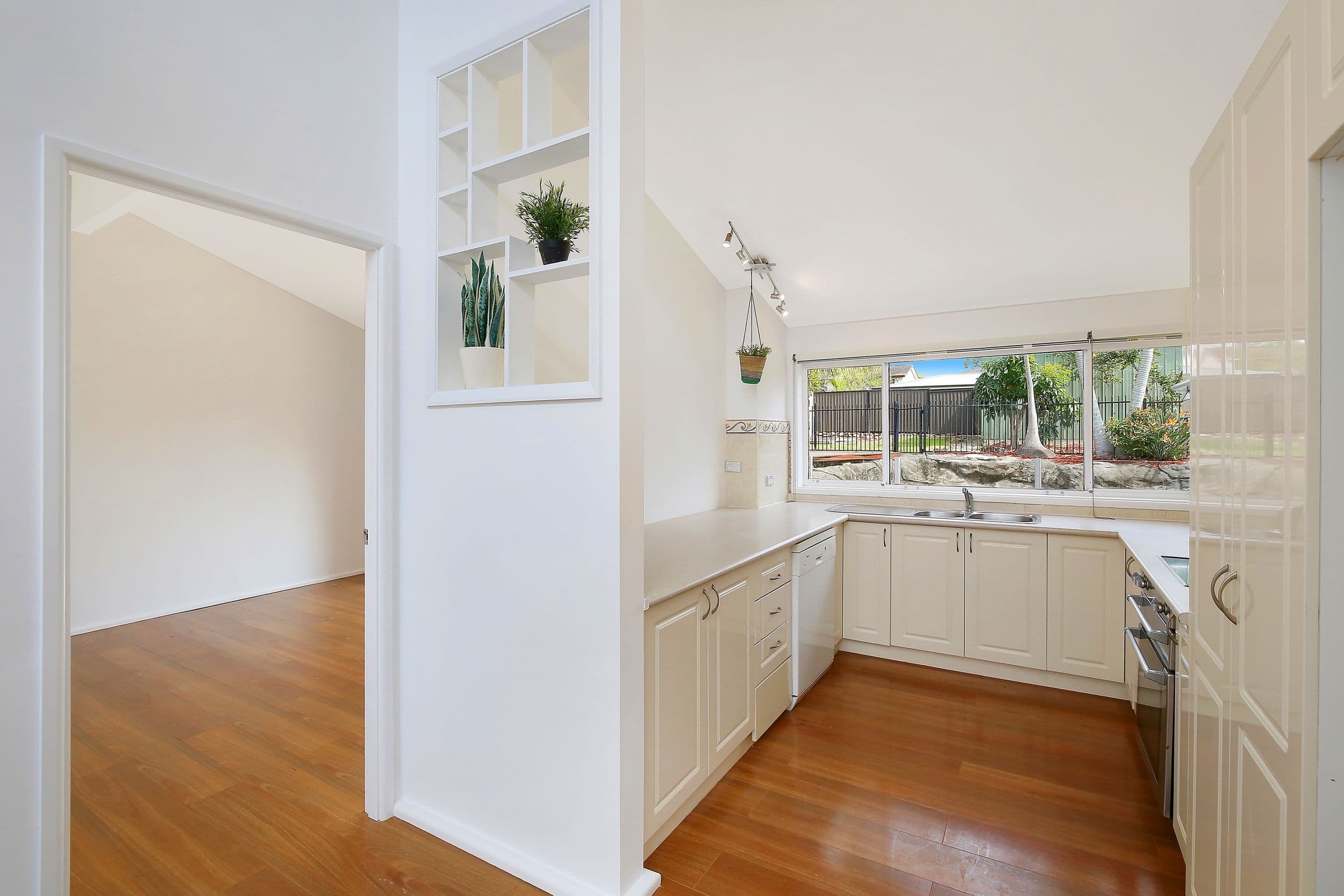 25 Hastings Parade, Bensville - Thumbnail 2