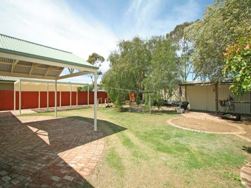 13 Beacon Crescent, Seaford - Thumbnail 2