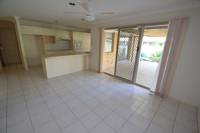 13 Fadden Close, ARUNDEL QLD 4214, Arundel - Thumbnail 3