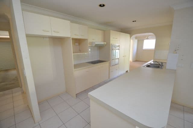 13 Fadden Close, ARUNDEL QLD 4214, Arundel - Thumbnail 4