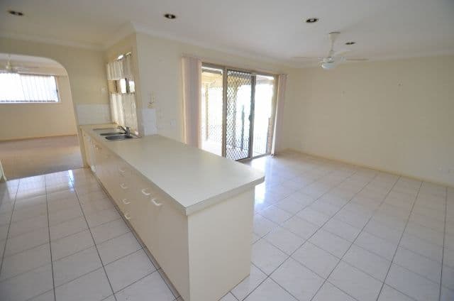 13 Fadden Close, ARUNDEL QLD 4214, Arundel - Thumbnail 5