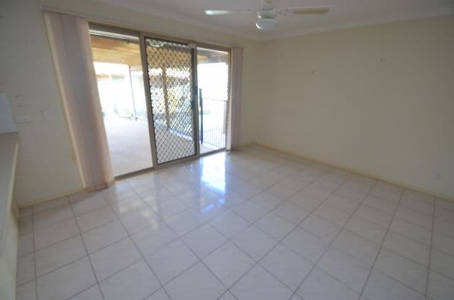 13 Fadden Close, ARUNDEL QLD 4214, Arundel - Thumbnail 6