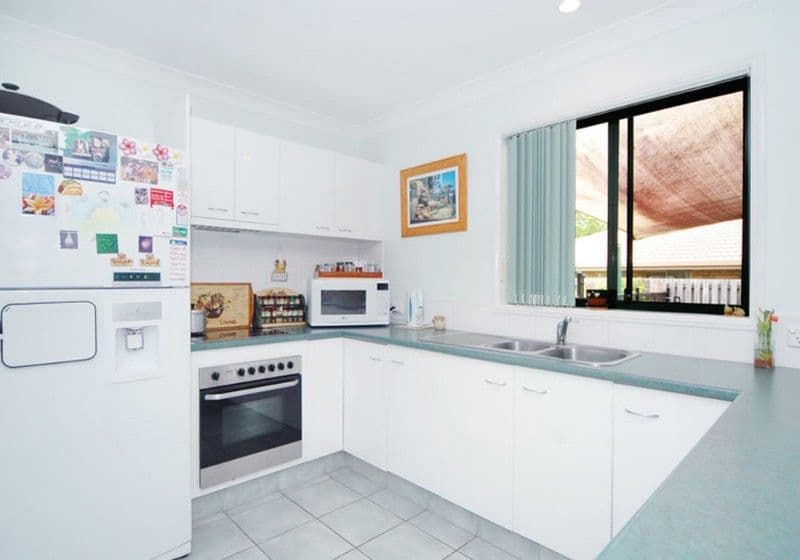 35 Northlakes Drive, ELANORA QLD 4221, Elanora - Thumbnail 3