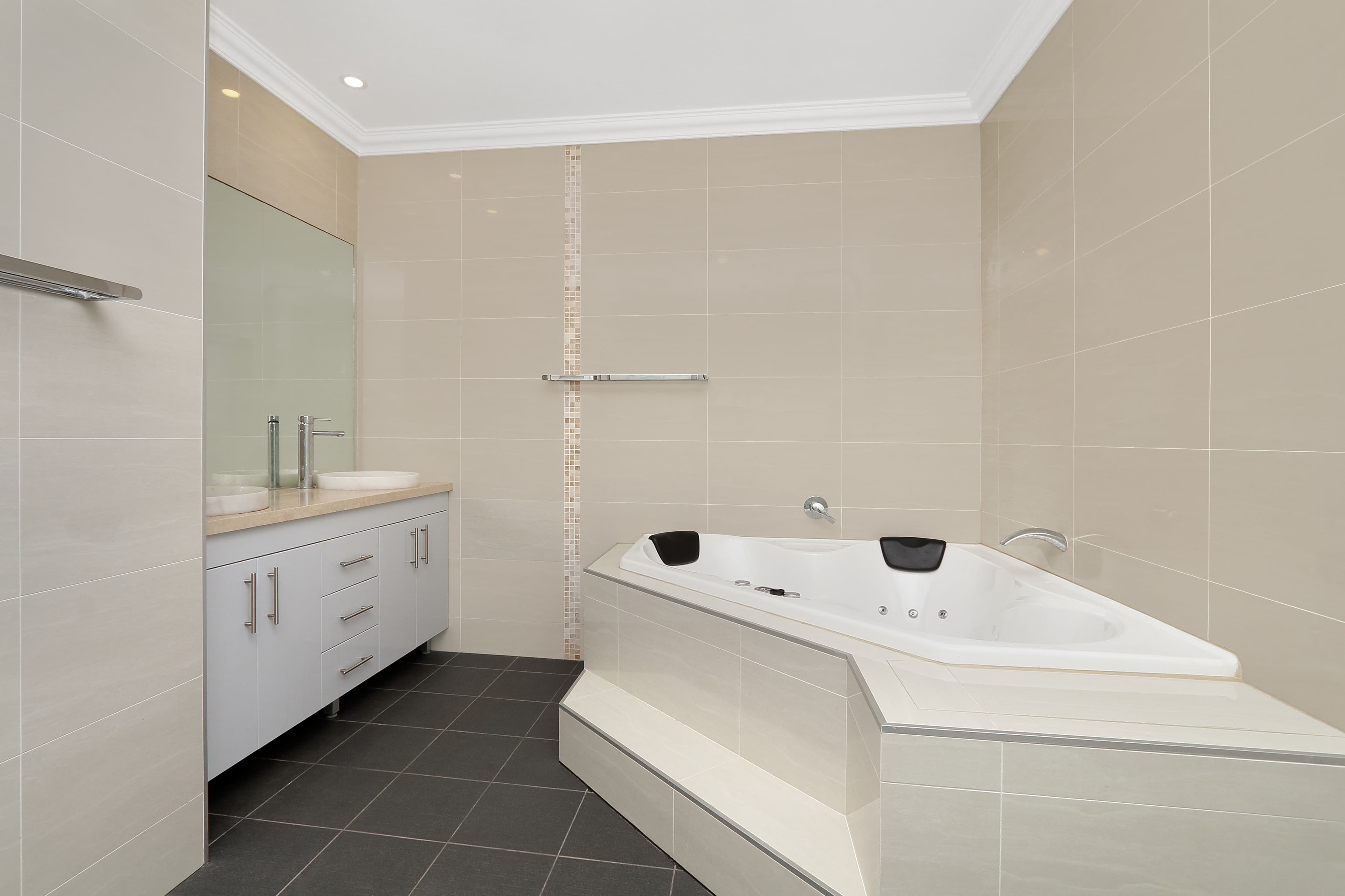 92 Hampton Court Road, Carlton NSW 2218, Carlton - Thumbnail 7