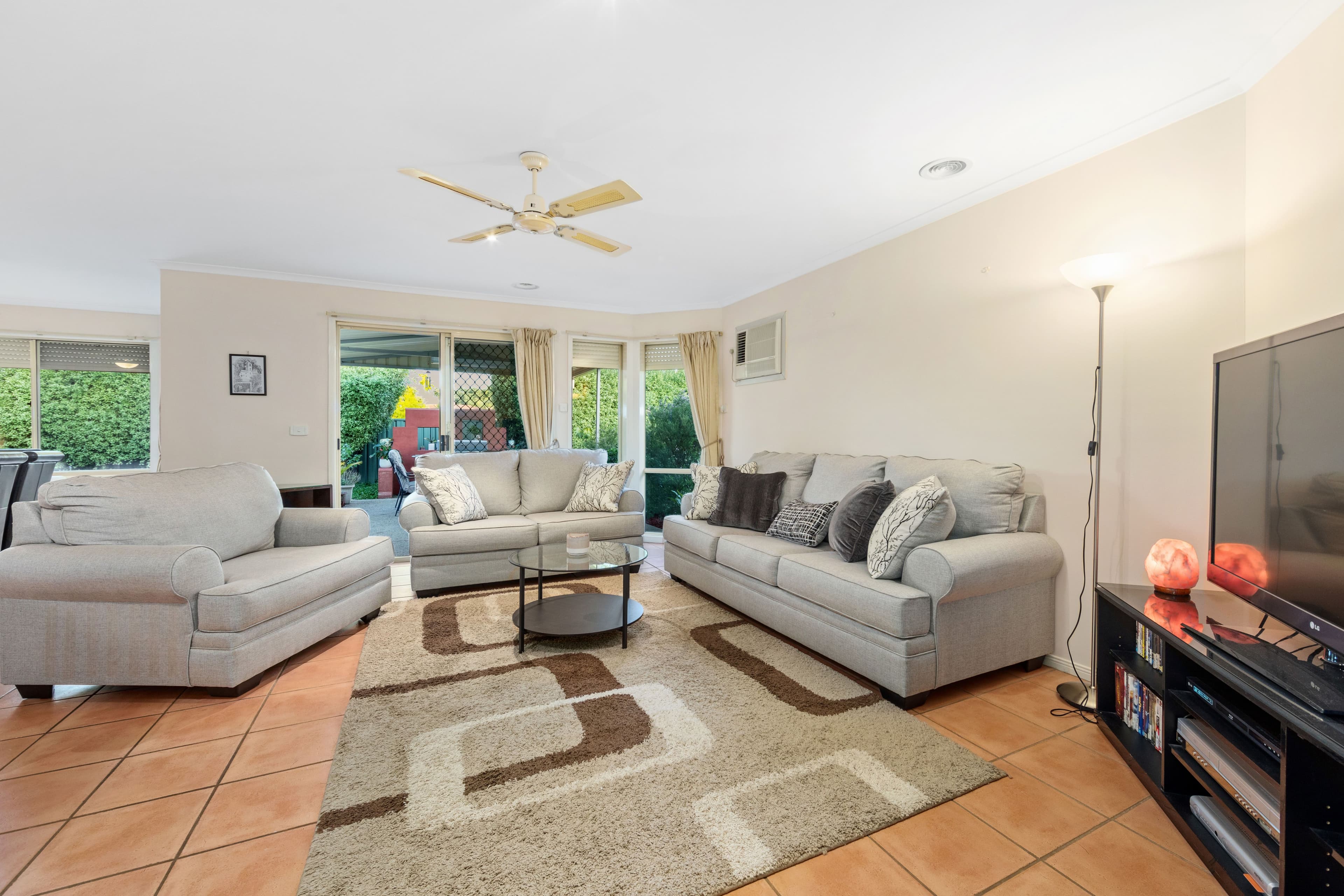 6 Creekbank Place, Caroline Springs VIC 3023, Caroline Springs - Thumbnail 2
