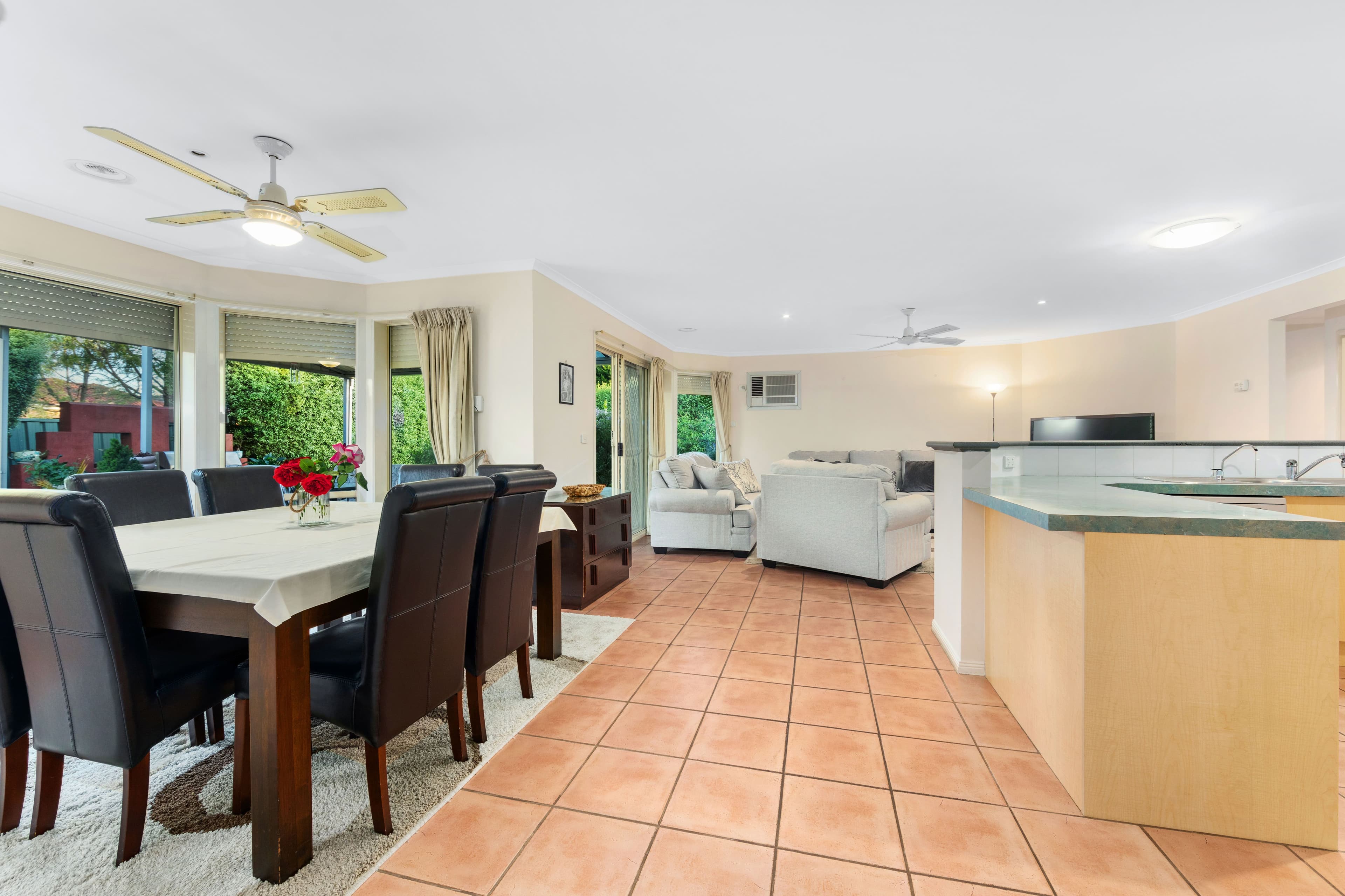 6 Creekbank Place, Caroline Springs VIC 3023, Caroline Springs - Thumbnail 3