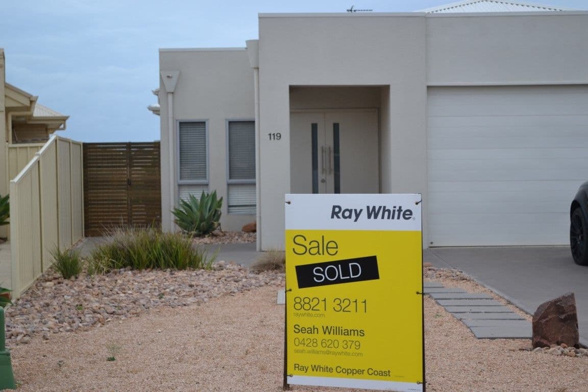 2/15 Greenleaf Circuit Tarneit 3029, Tarneit - Image 1