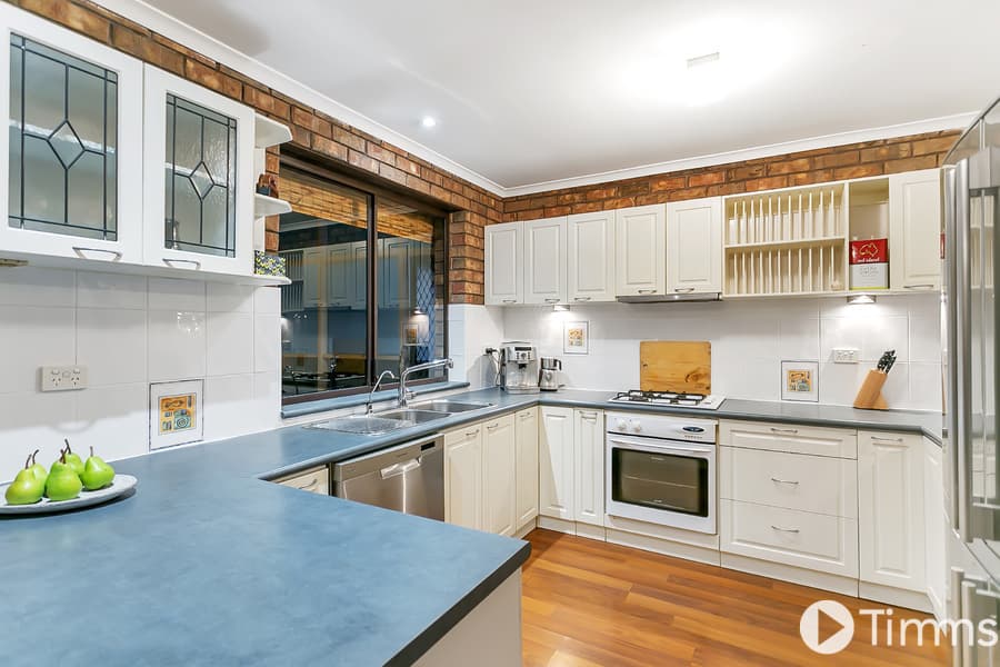 43 Chilcomb Drive, Huntfield Heights - Thumbnail 6