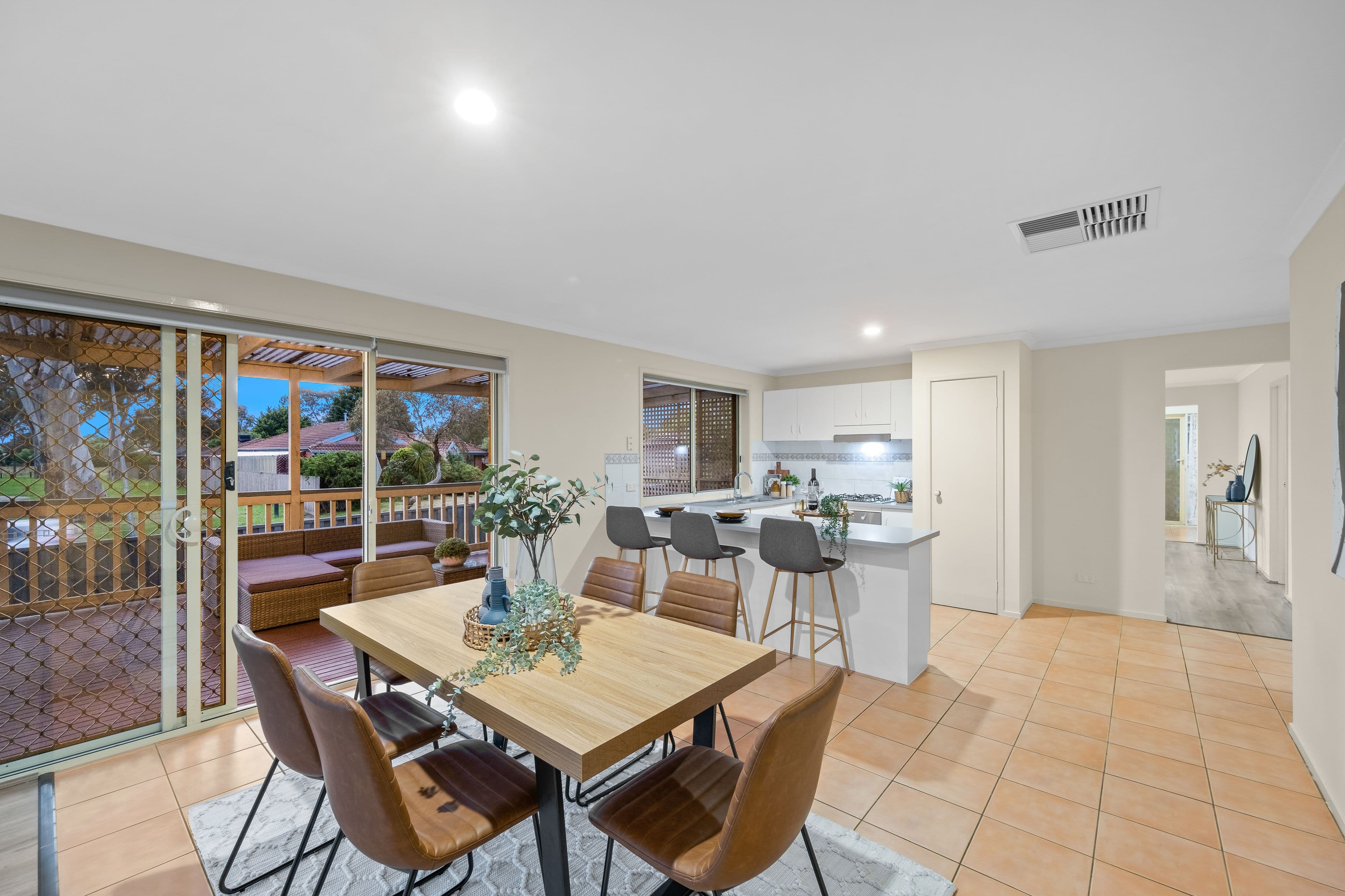 16 Elanora Way, Hampton Park VIC 3976, Hampton Park - Thumbnail 8