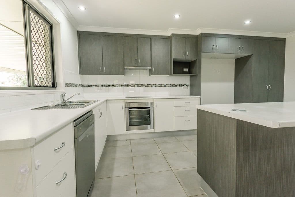 6 Parkway Street, Emerald QLD 4720, Emerald - Thumbnail 4