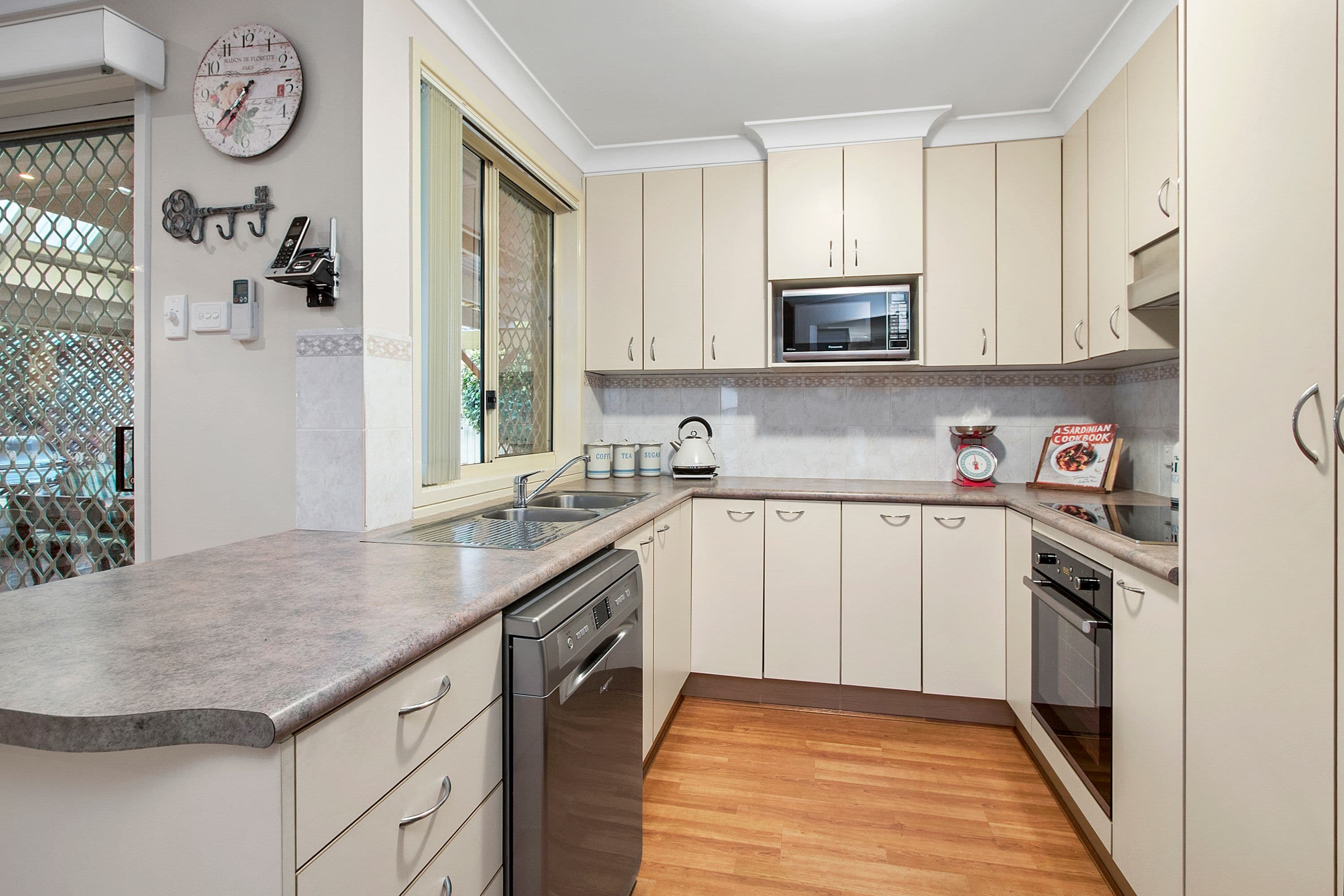 31 Lang Road, South Windsor - Thumbnail 4
