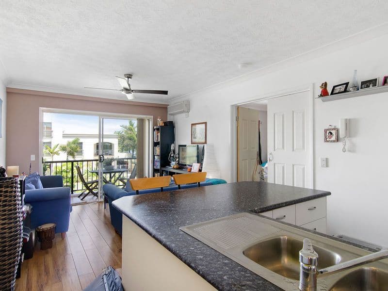 15 Surf Street, Mermaid Beach QLD 4218, Mermaid Beach - Thumbnail 3