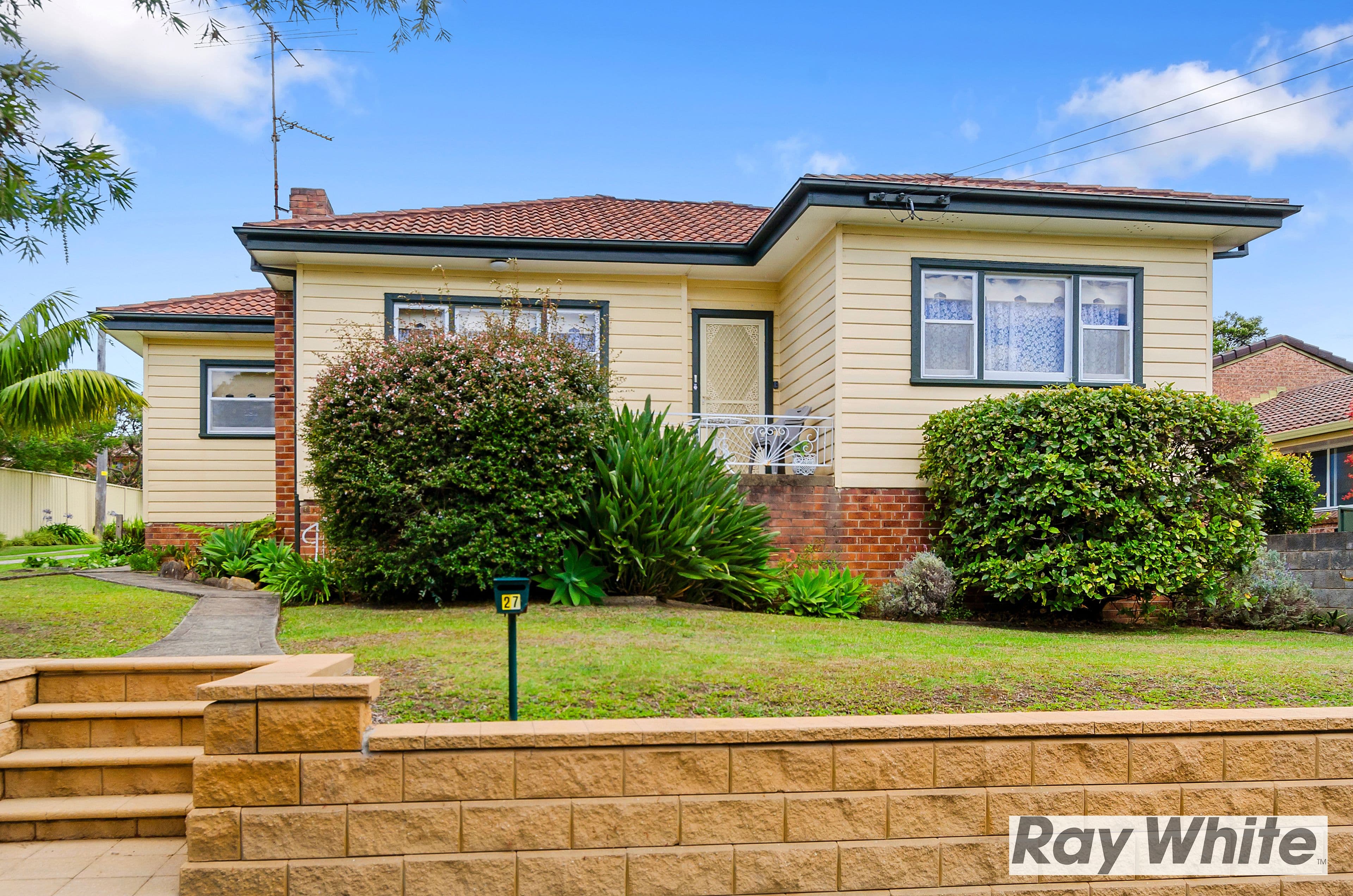 27 Hopetoun Street, Woonona - Image 1