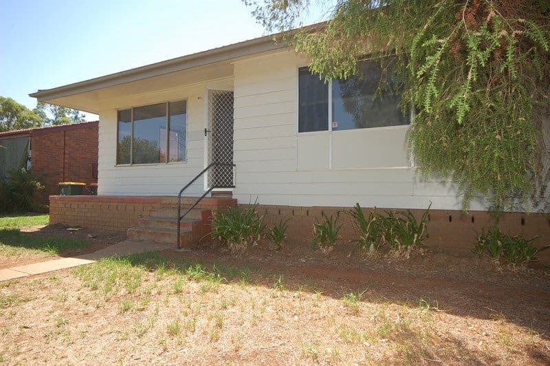 52 Heath Crescent, GRIFFITH NSW 2680, Griffith - Image 1