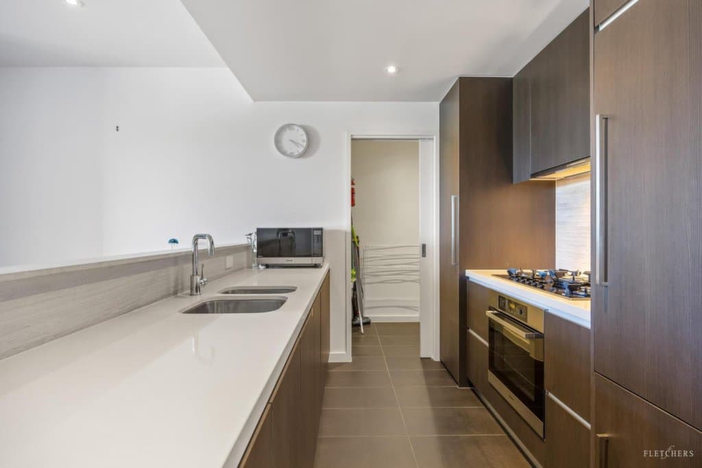204/18 Wendouree Parade, Lake Wendouree - Thumbnail 6