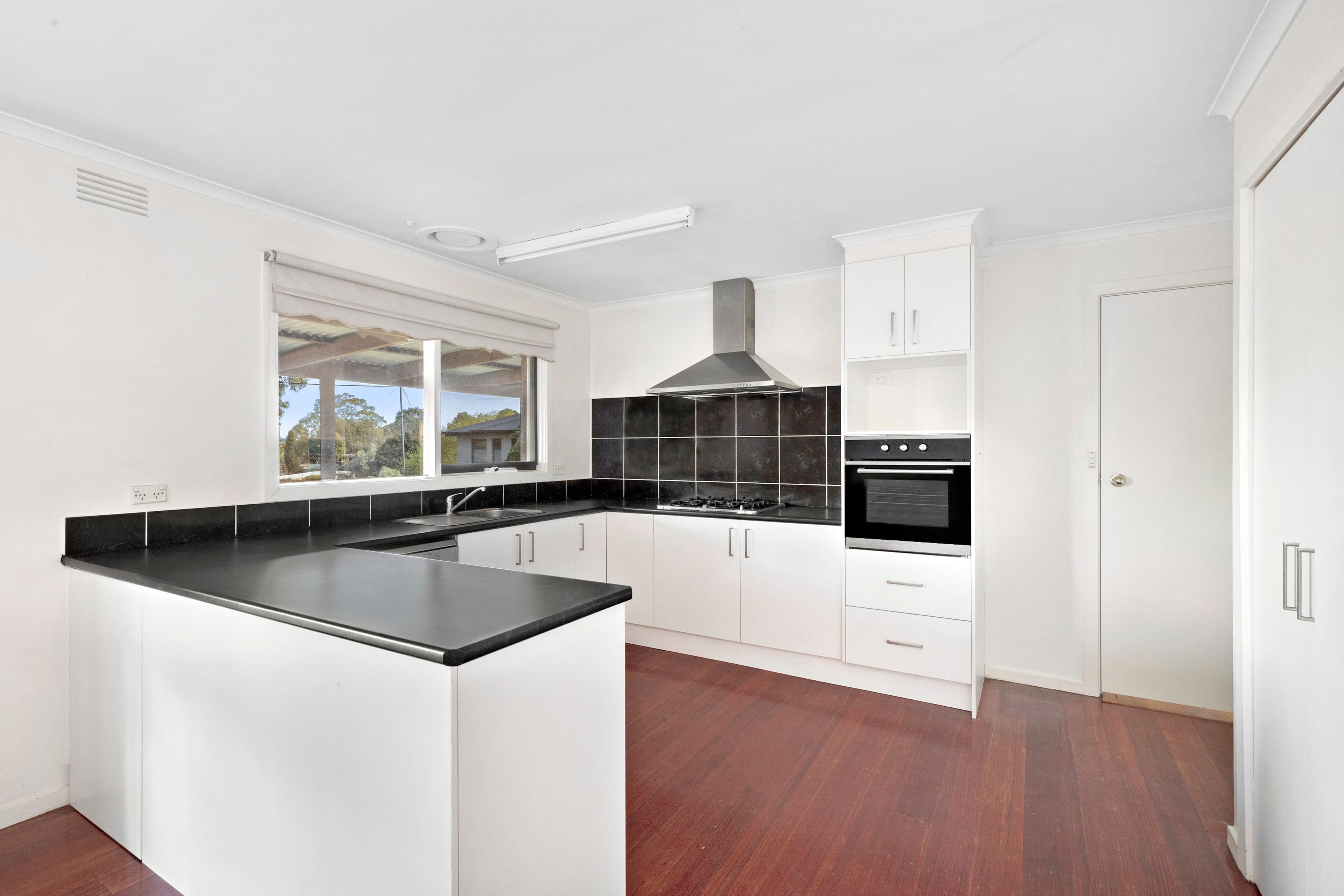 15 Sylvan Street, Montmorency VIC 3094, Montmorency - Thumbnail 3