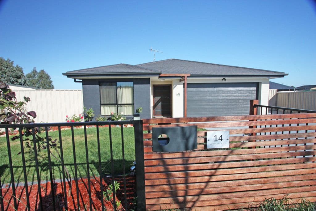 14 Murray Grey Place, Bungendore - Image 1