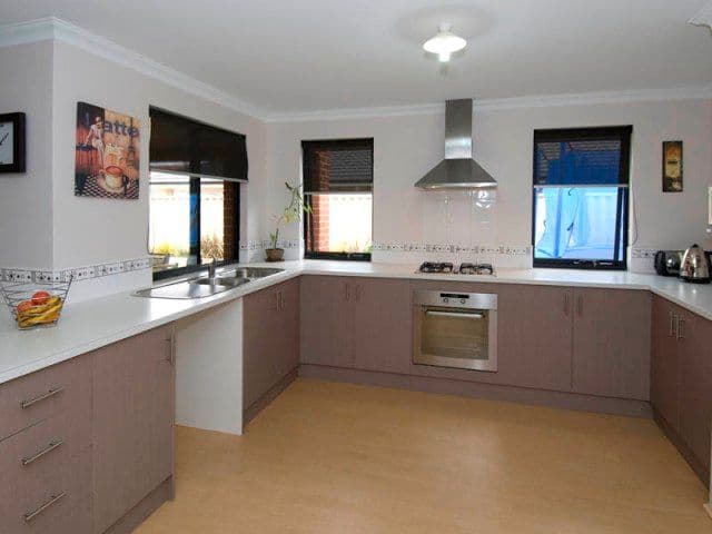 4 Acapulco Way, SOUTHERN RIVER WA 6110, Southern River - Thumbnail 2