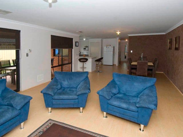 4 Acapulco Way, SOUTHERN RIVER WA 6110, Southern River - Thumbnail 3