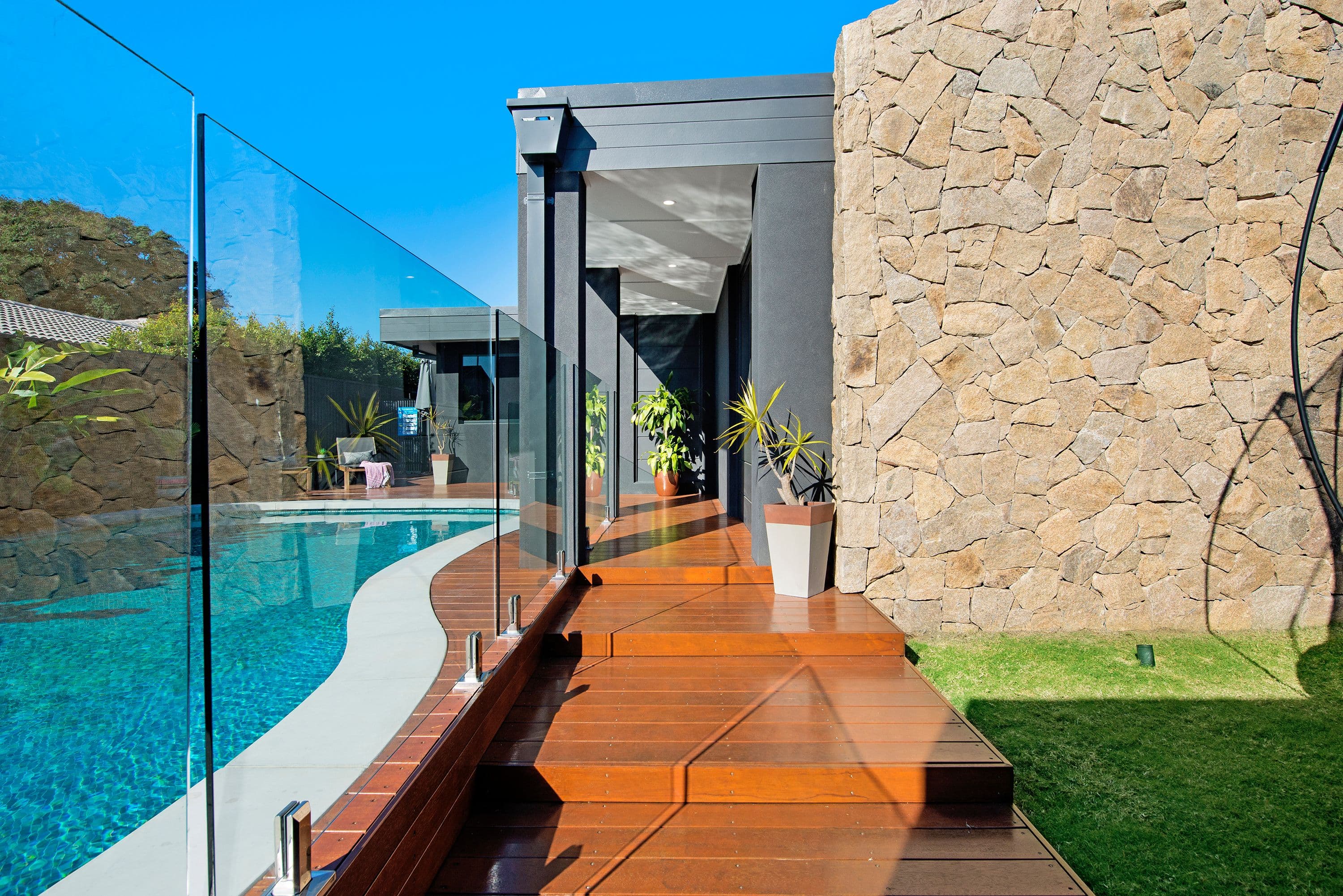 7 Cedar Place, Broadbeach Waters QLD 4218, Broadbeach Waters - Thumbnail 2