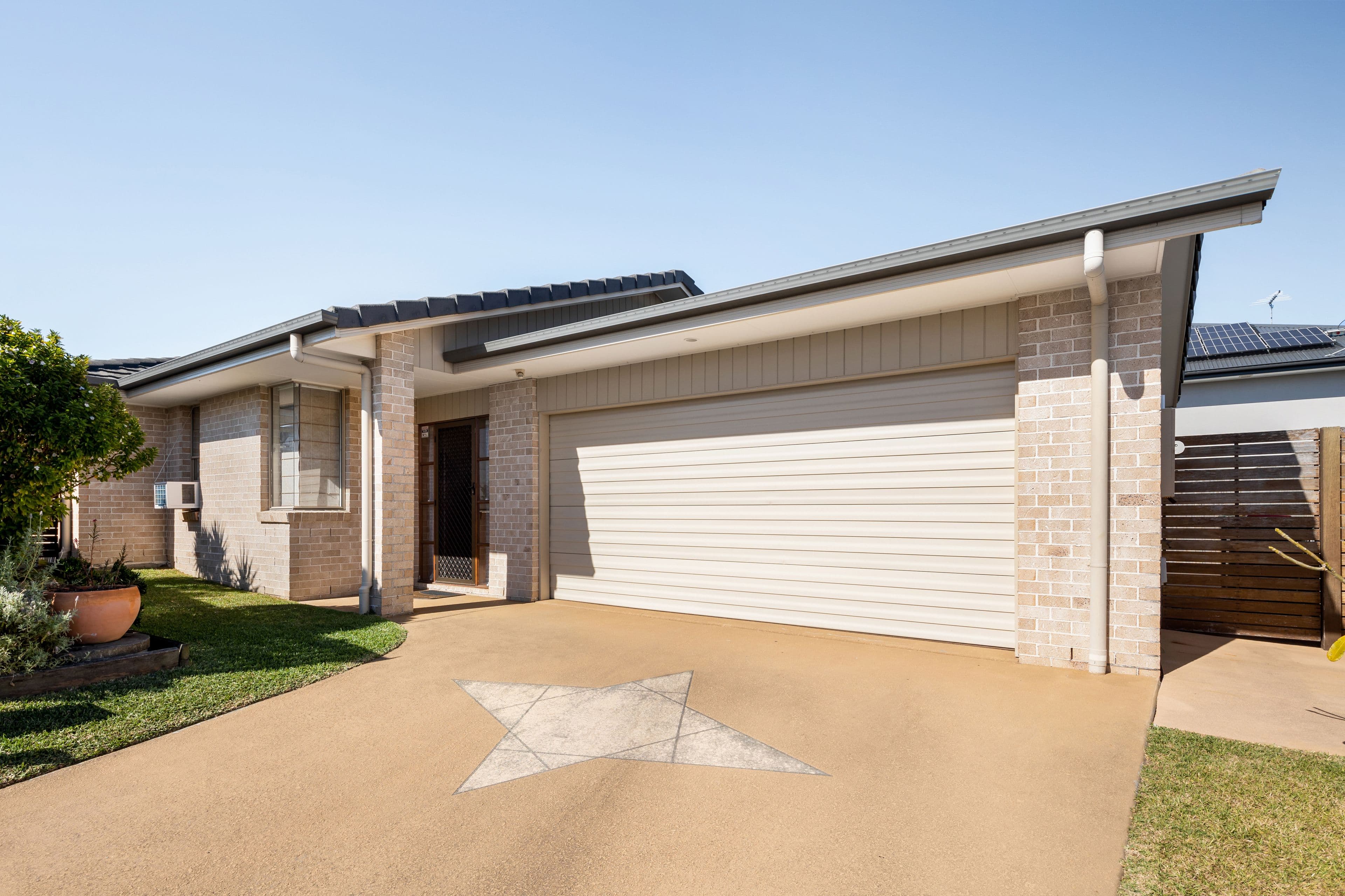 15 Daphne Place, Wakerley QLD 4154, Wakerley - Image 1