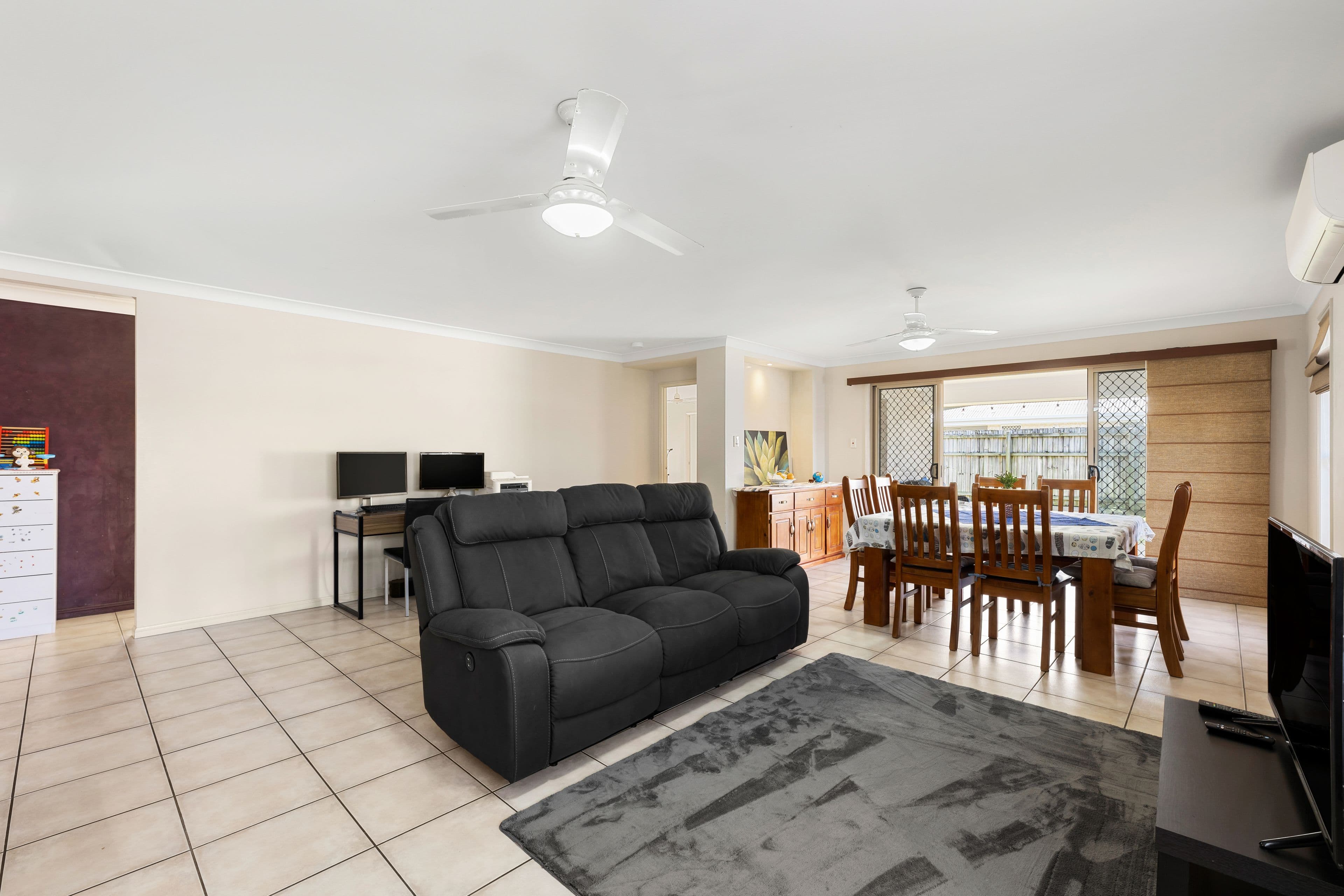 15 Daphne Place, Wakerley QLD 4154, Wakerley - Thumbnail 2