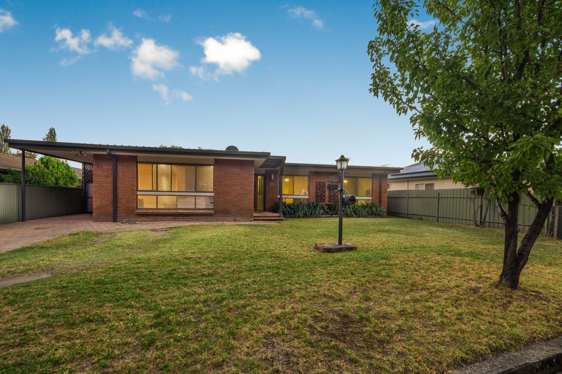 576 Manns Street, Lavington NSW 2641, Lavington - Image 1