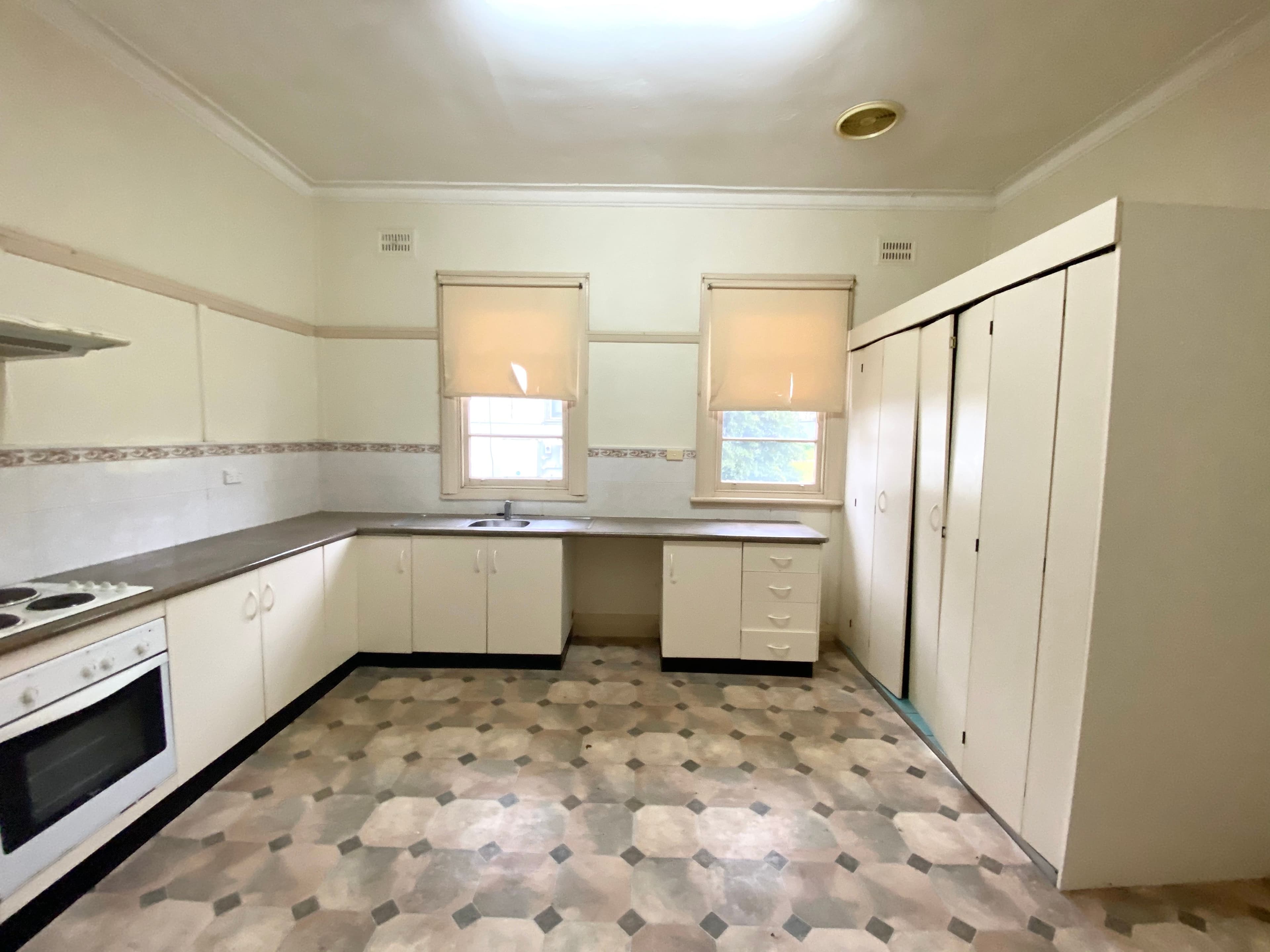 29 Yass Street, Young NSW 2594, Young - Thumbnail 4