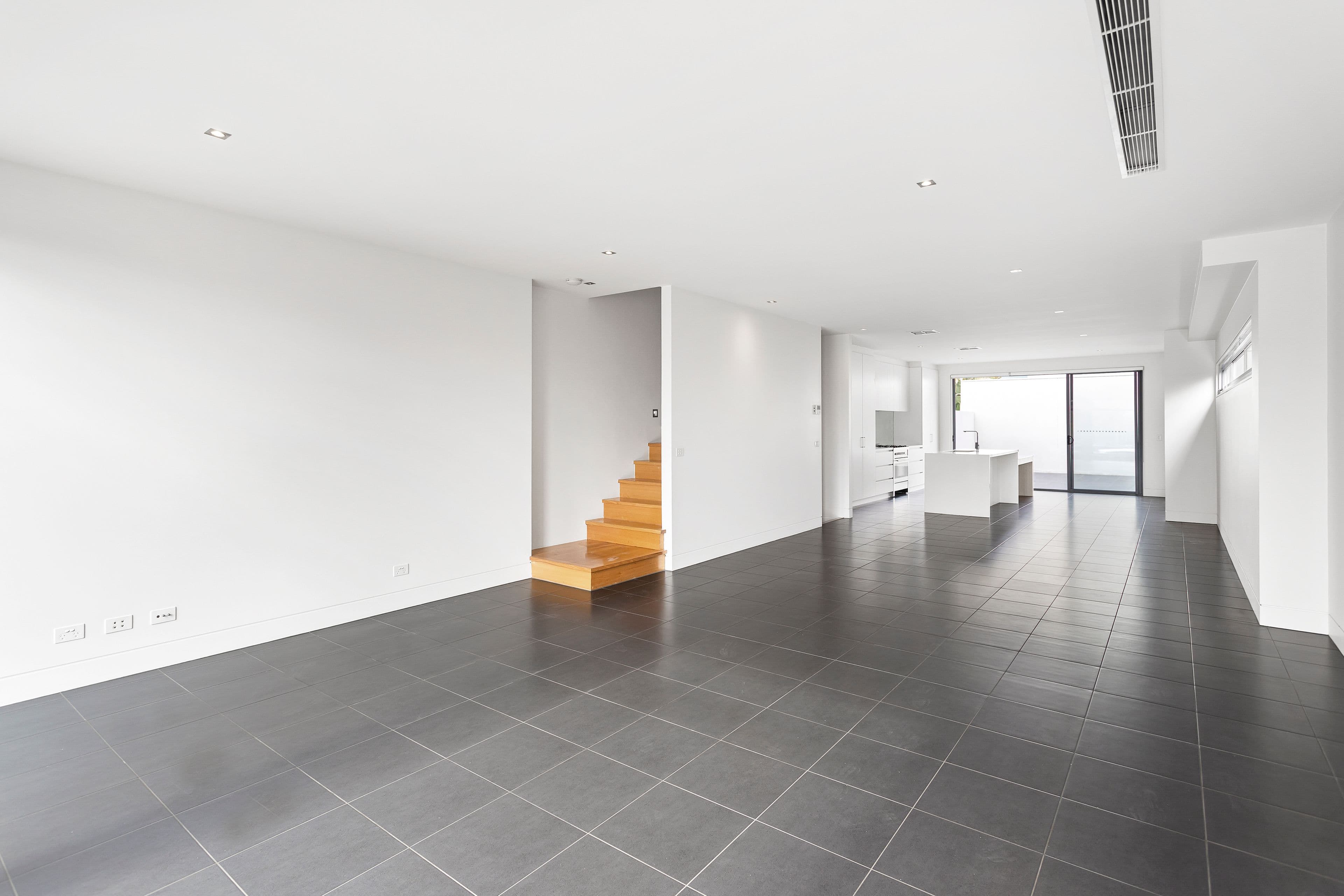 28 Durkin Street, Newport VIC 3015, Newport - Thumbnail 2