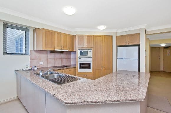 17 'Oceana on Broadbeach' 100 Old Burleigh Road, BROADBEACH QLD 4218, Broadbeach - Thumbnail 4