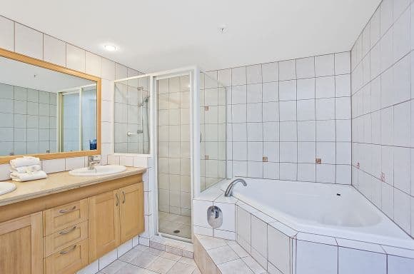 17 'Oceana on Broadbeach' 100 Old Burleigh Road, BROADBEACH QLD 4218, Broadbeach - Thumbnail 6