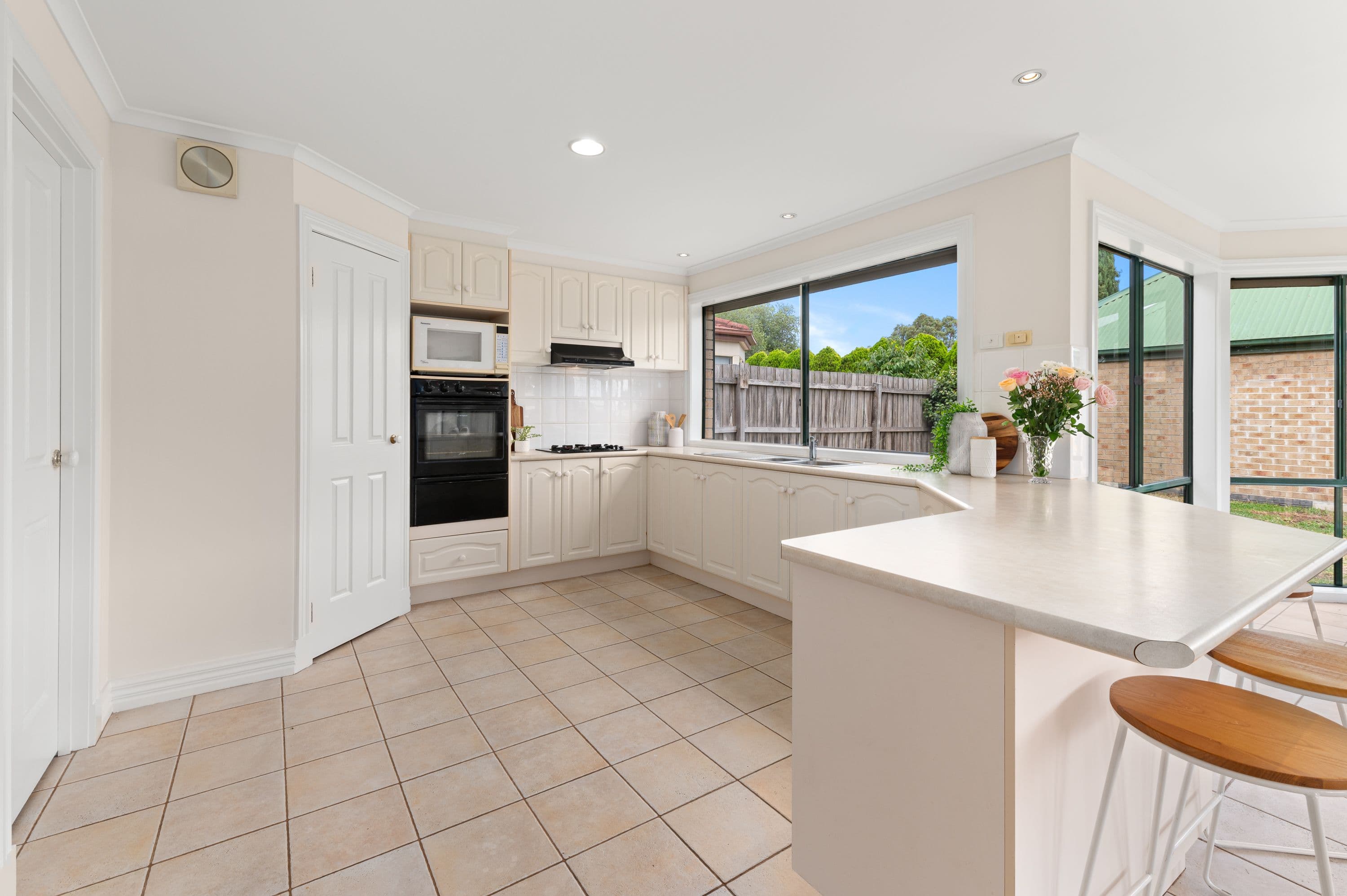 27 Teatree Drive, South Morang VIC 3752, South Morang - Thumbnail 3