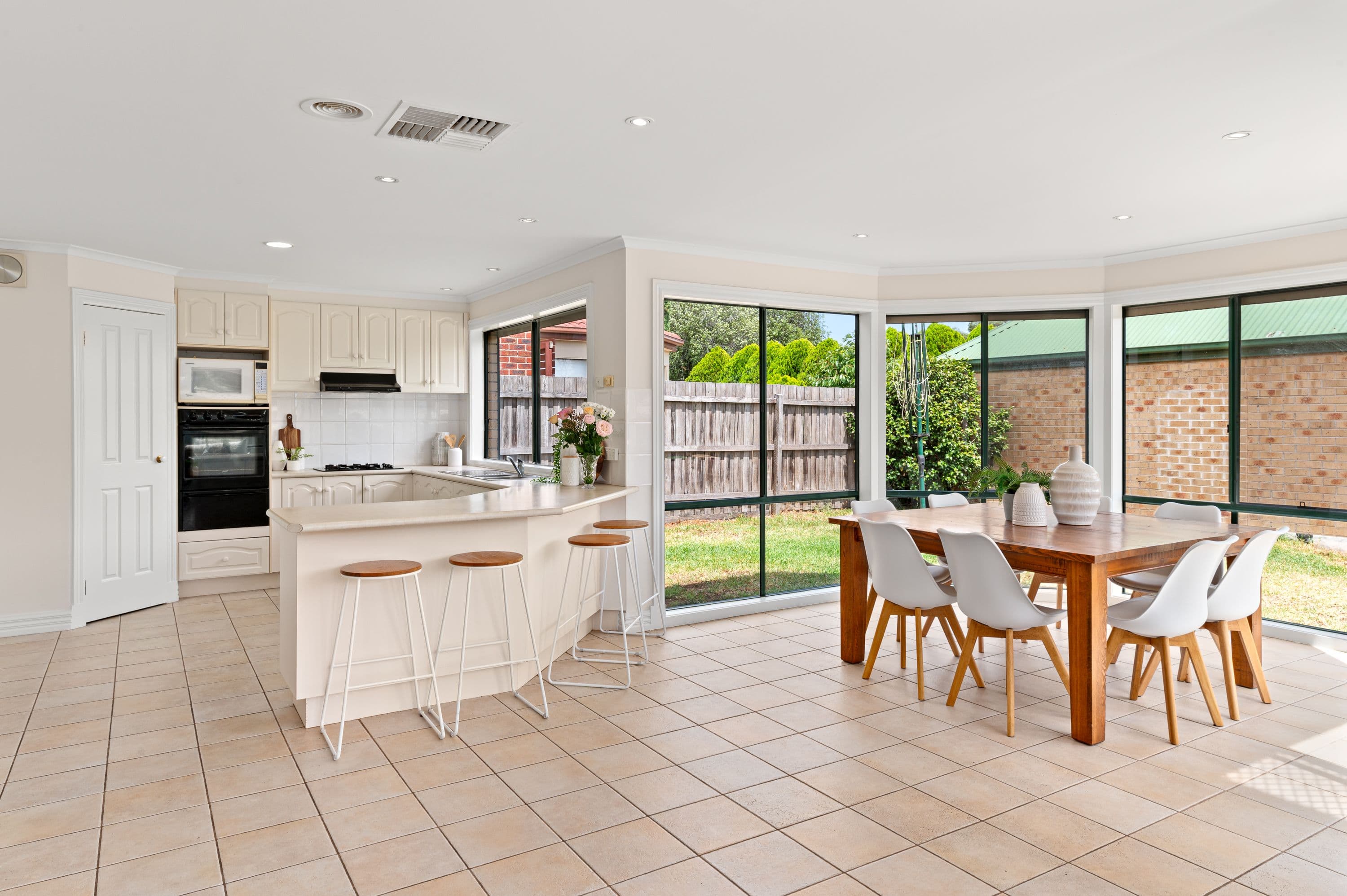 27 Teatree Drive, South Morang VIC 3752, South Morang - Thumbnail 4