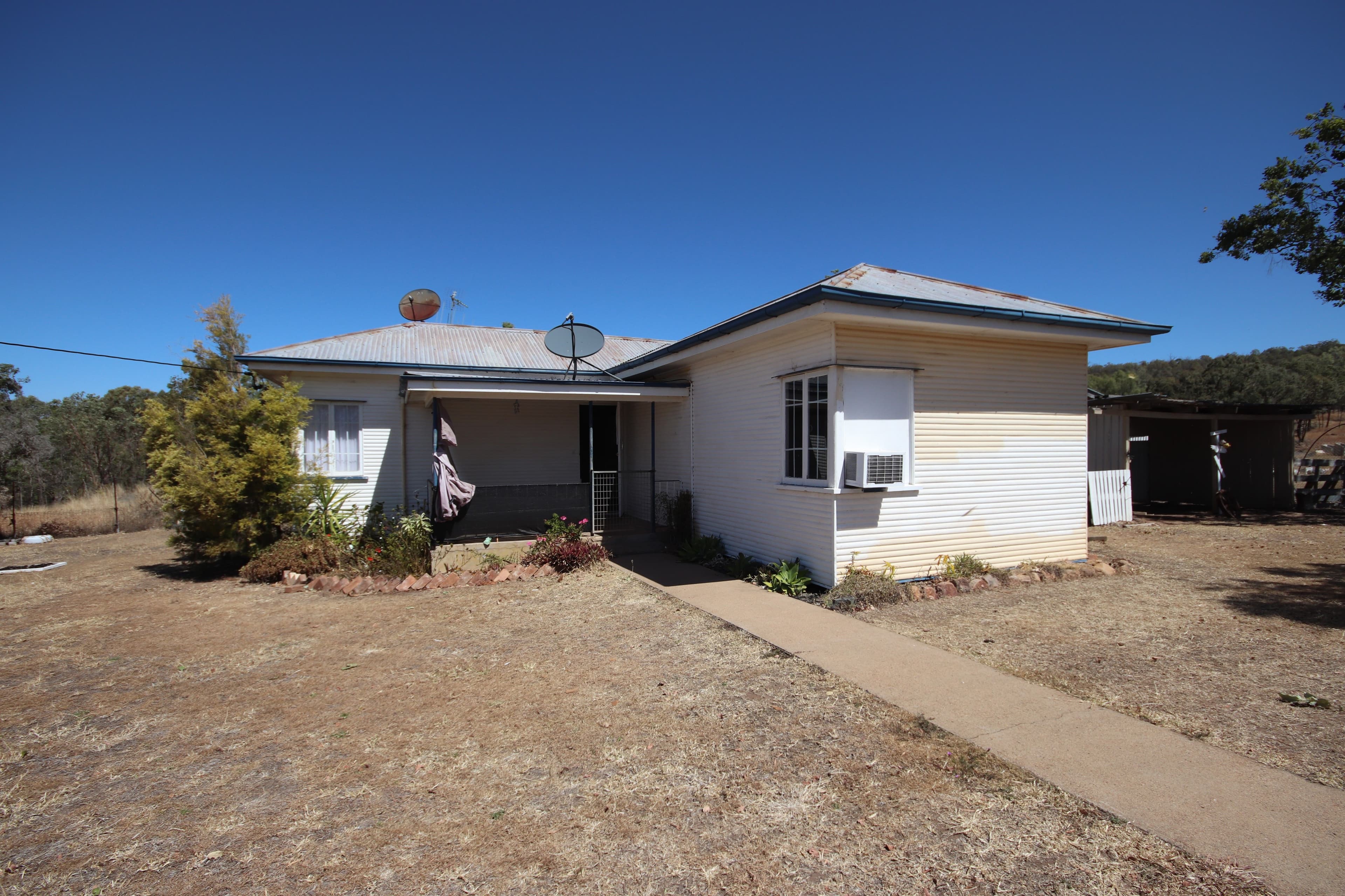 9 Hodgkinson Street, Eidsvold QLD 4627, Eidsvold - Image 1