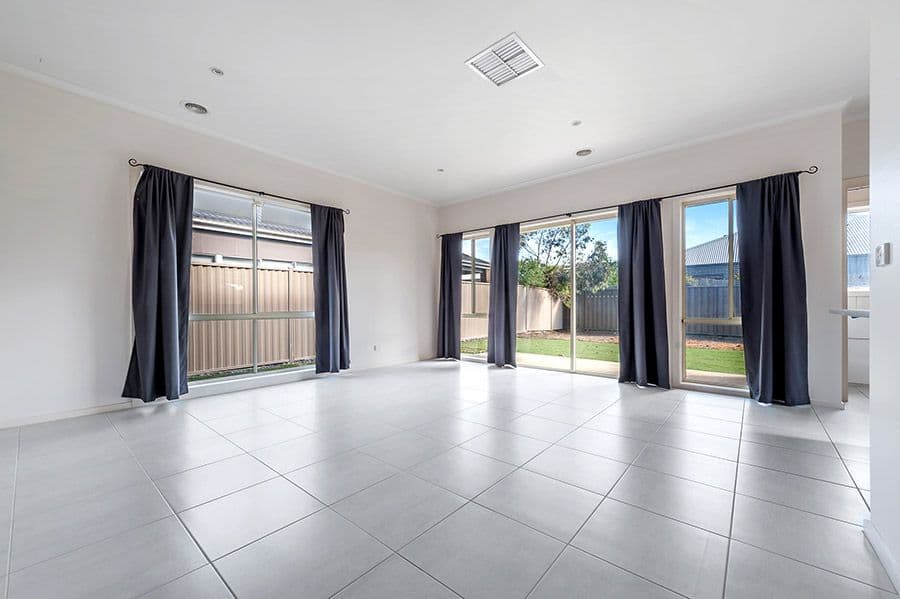 8 Healesville Loop, Craigieburn VIC 3064, Craigieburn - Thumbnail 3