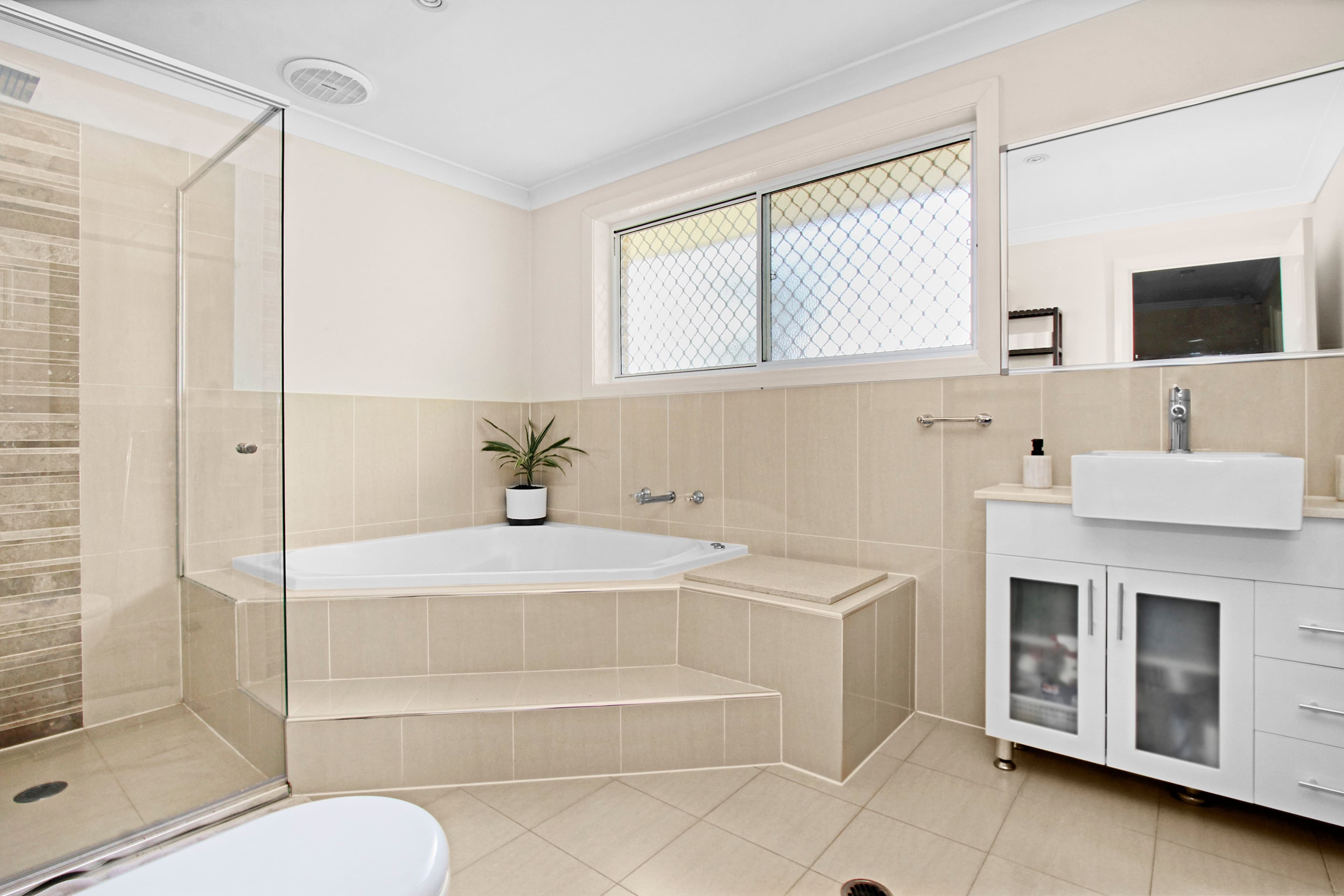 25 Bellerive Close, West Hoxton NSW 2171, West Hoxton - Thumbnail 5