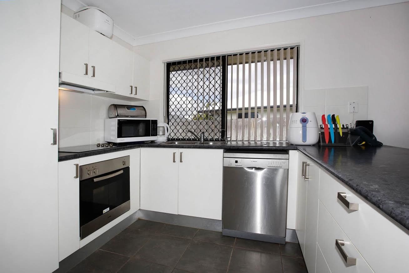 7 Yamacutta Court, BURDELL QLD 4818, Burdell - Thumbnail 2