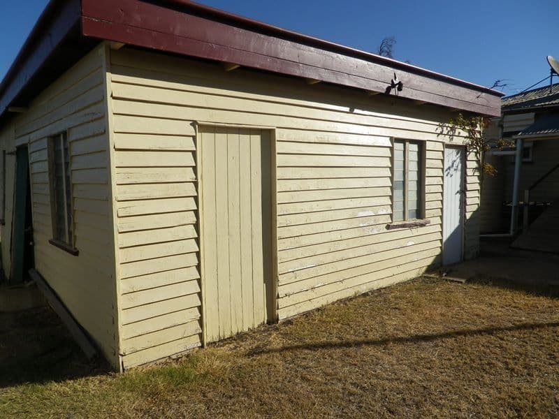 32-34 Lewis Street, ROMA QLD 4455, Roma - Thumbnail 2