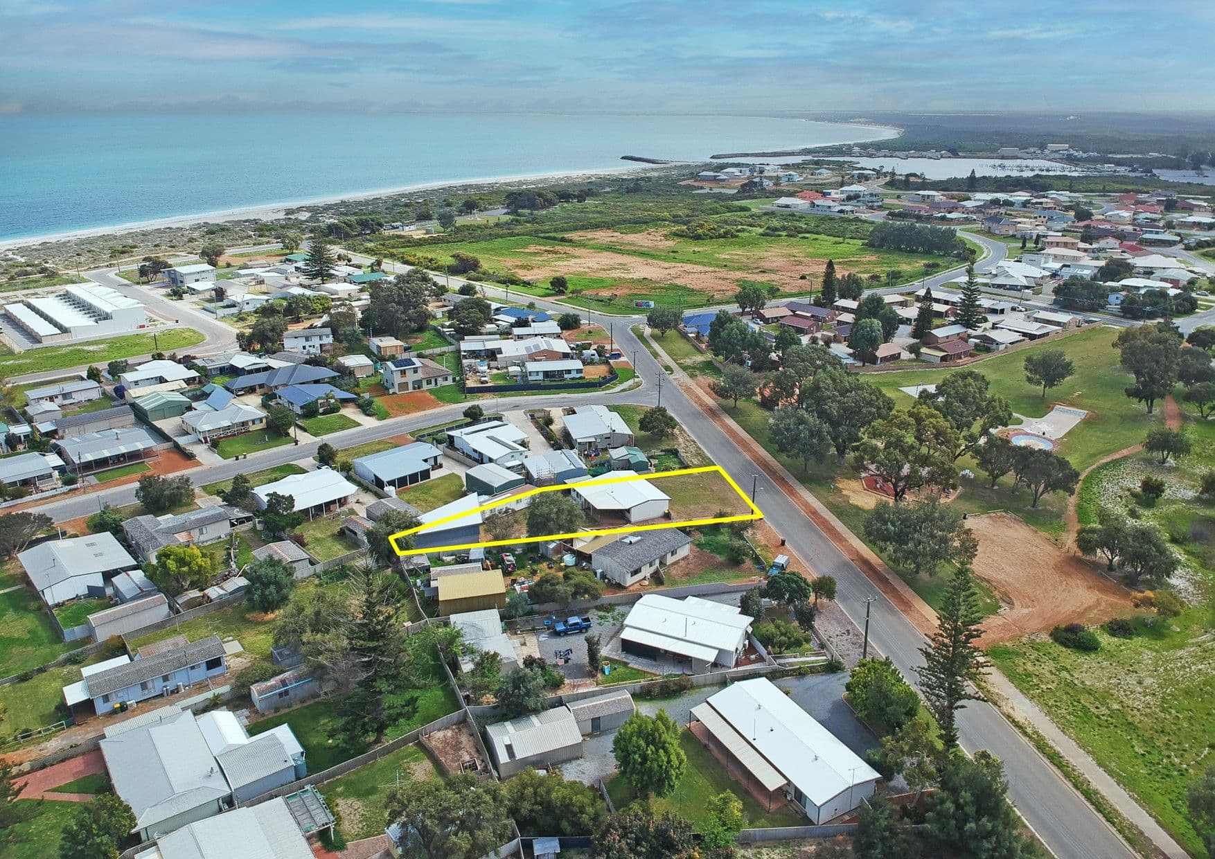 21 Hasting Street, Jurien Bay WA 6516, Jurien Bay - Thumbnail 2