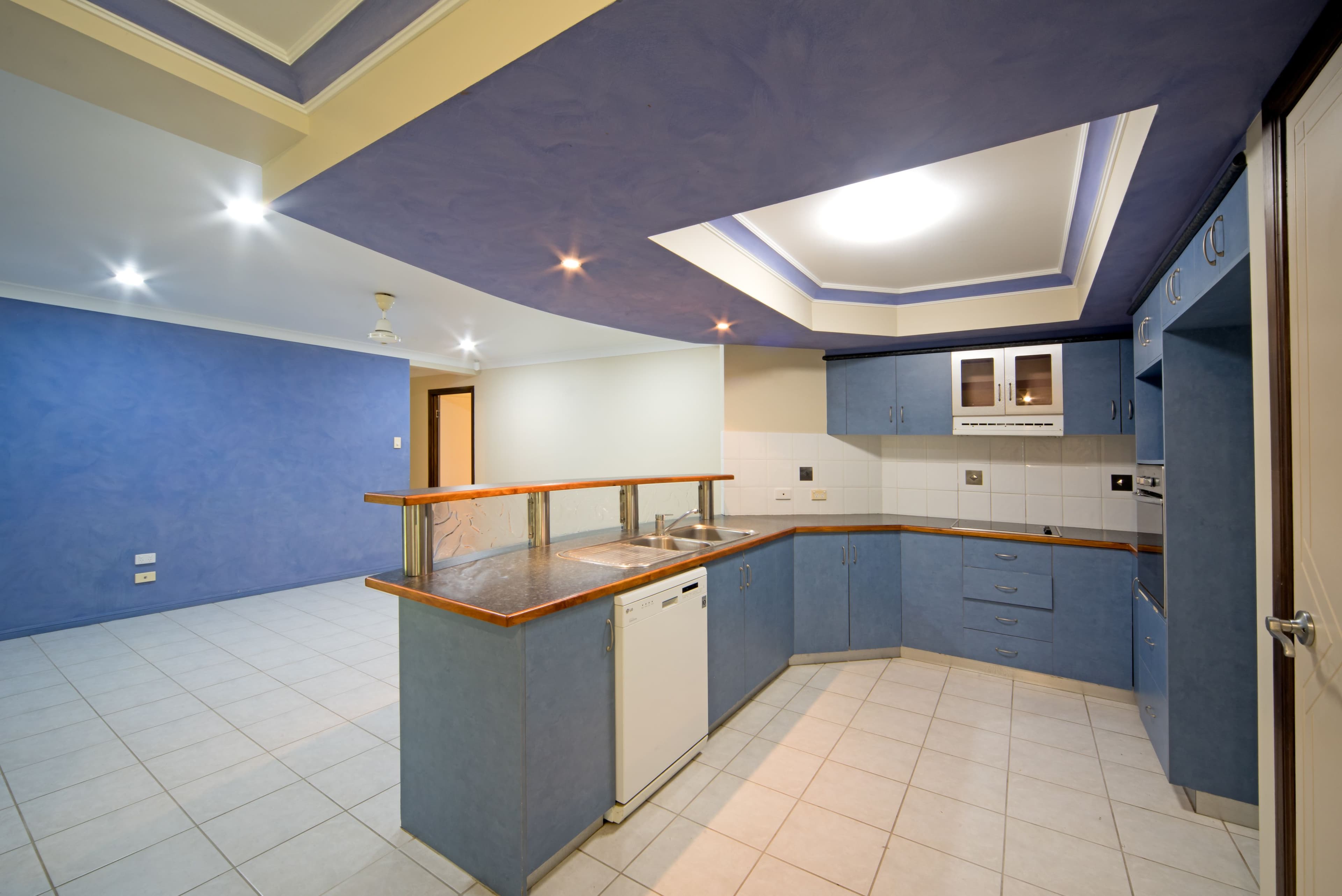 65 Parkwood Terrace, Cannonvale QLD 4802, Cannonvale - Thumbnail 2