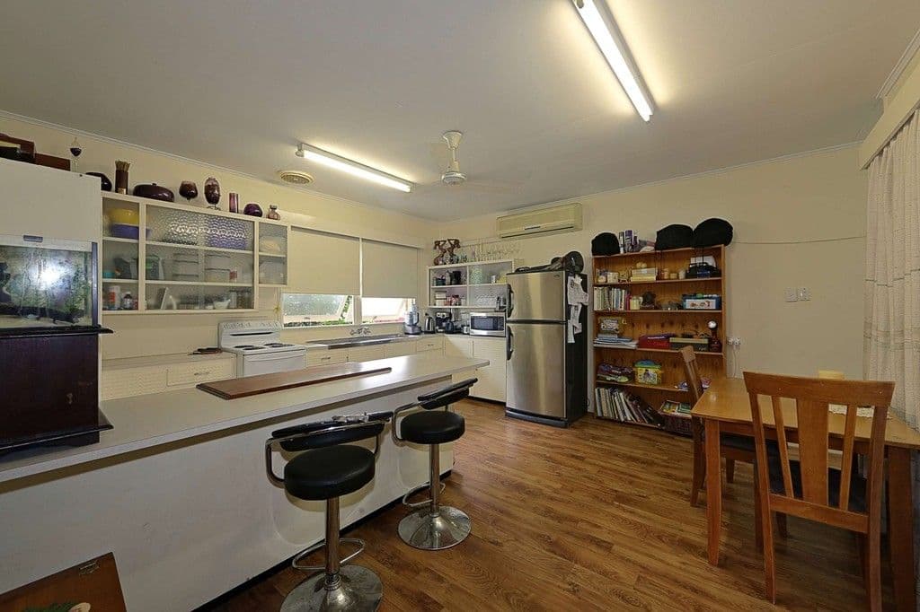 44 Takalvan Street, SVENSSON HEIGHTS QLD 4670, Svensson Heights - Thumbnail 2