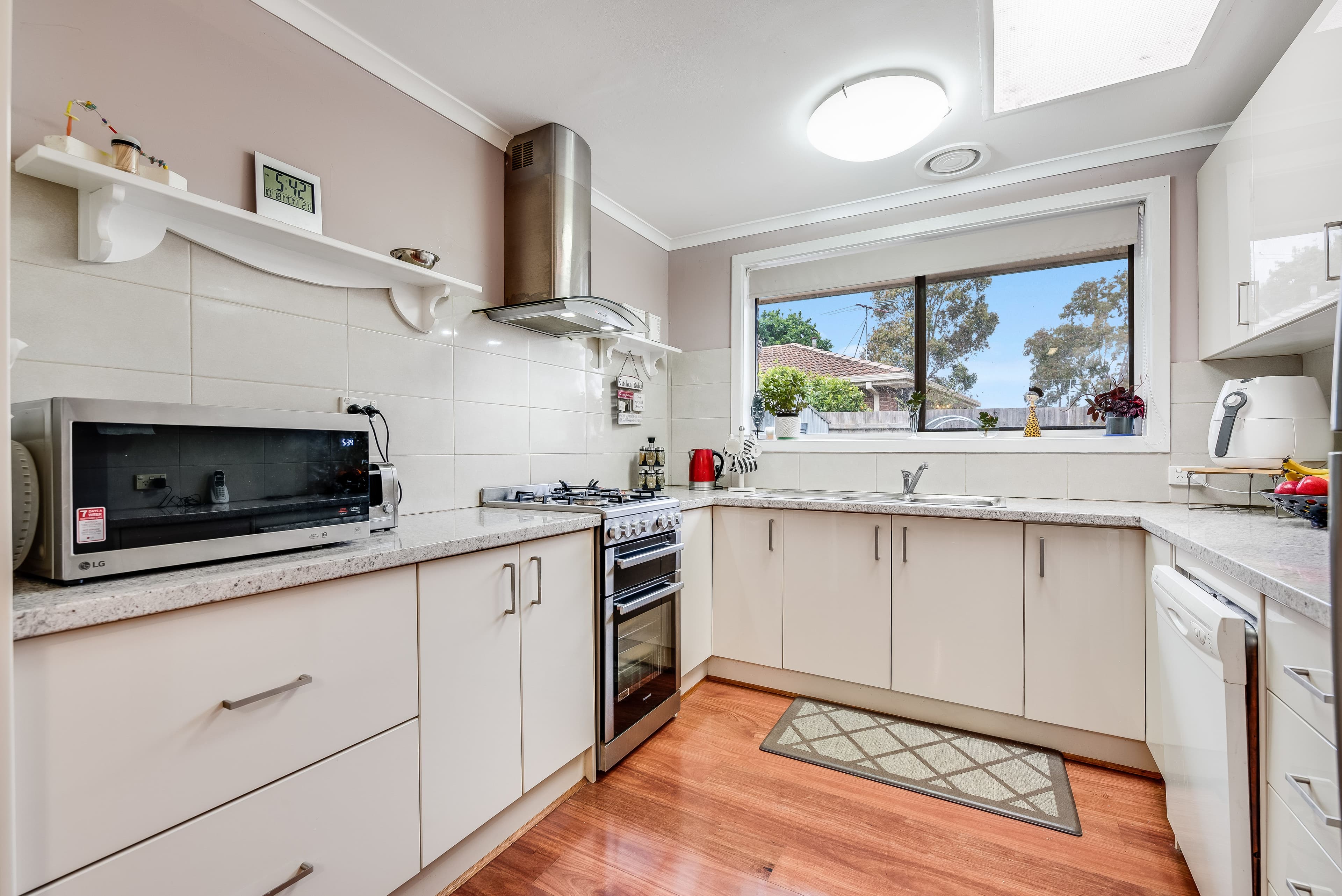 1 Roycroft Avenue, Mill Park VIC 3082, Mill Park - Thumbnail 3
