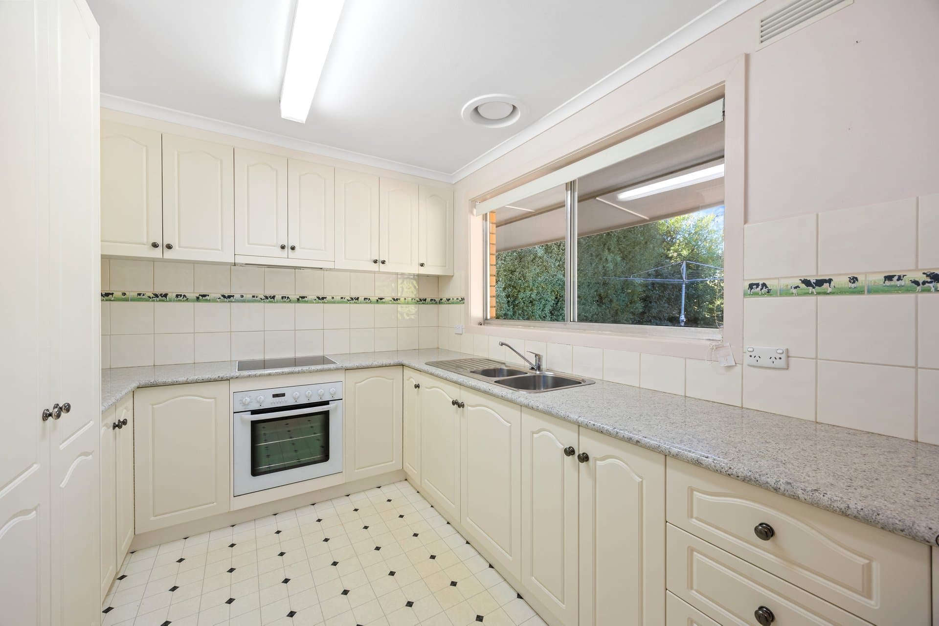 3 Surrey Road, Warburton - Thumbnail 2