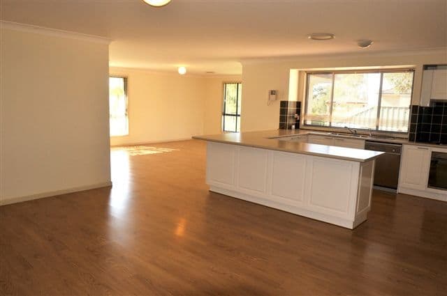 12 Cockatiel Street, TORONTO NSW 2283, Toronto - Thumbnail 2