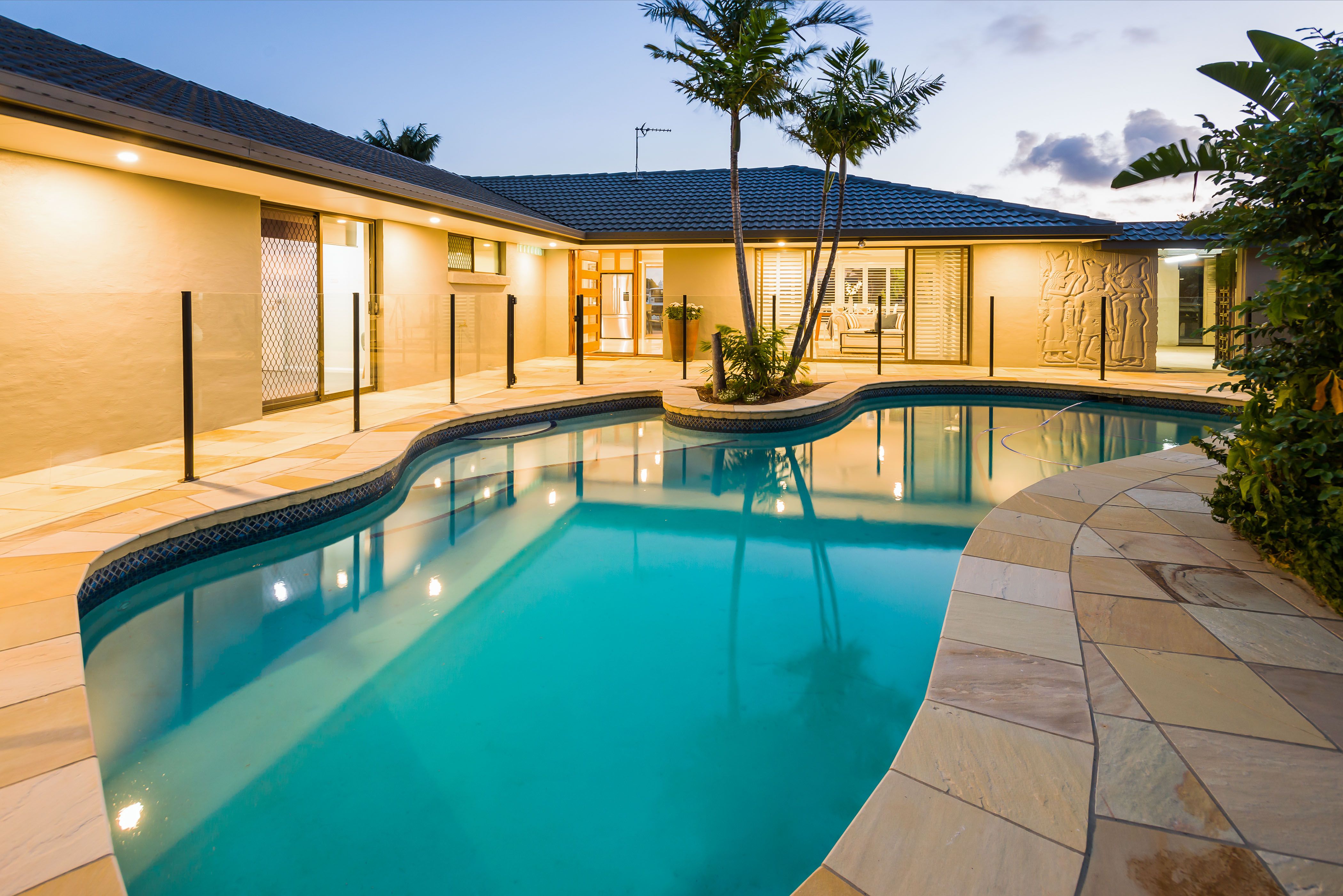 22 Dobell Avenue, Paradise Point QLD 4216, Paradise Point - Thumbnail 2